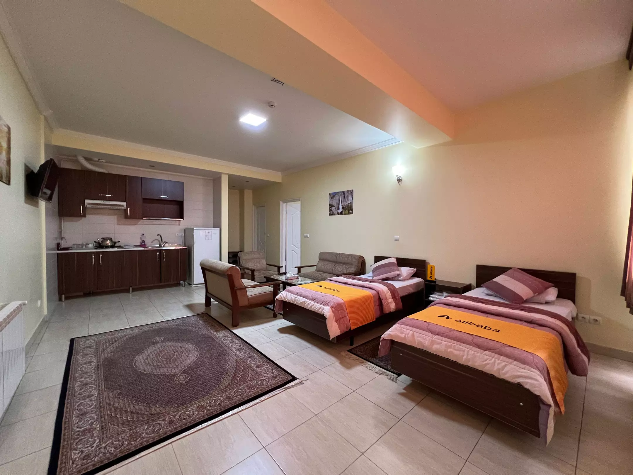 Alibaba https://cdn.alibaba.ir/ostorage/hotel-accommodation-images/696cb0216b43e2b9afa3be48_08- استقبال- سوئیت 1خوابه 5نفره (1).webp